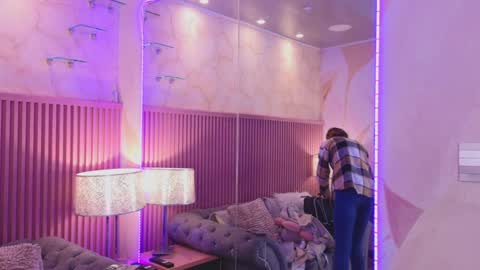 Snapshot of emiiscoot_1 chatting on 01-17-25, 01:03 Emily online show from 01-17-25, 01:03