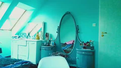 Emila online show from 12-09-24, 01:13