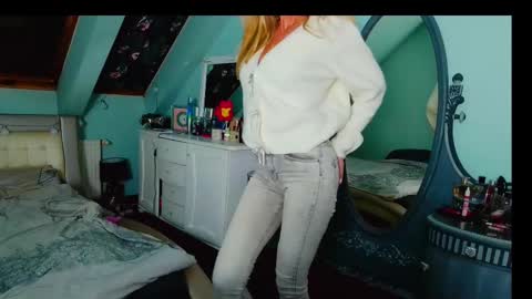 Emila online show from 02-09-25, 05:33