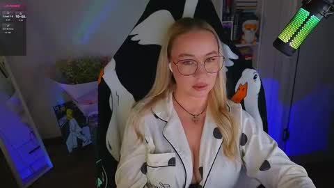 Snapshot of emili1_bc chatting on 09-09-25, 11:04 Emili online show from 09-09-25, 11:04