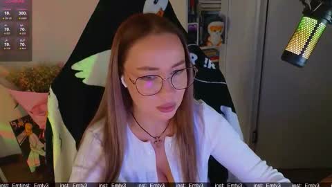 Snapshot of emili1_bc chatting on 11-18-25, 06:01 Emili online show from 11-18-25, 06:01