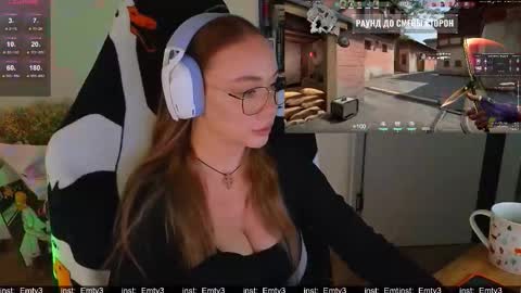 Snapshot of emili1_bc chatting on 11-21-25, 08:57 Emili online show from 11-21-25, 08:57