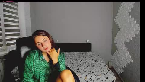 emili77777 online show from 09-15-25, 07:41