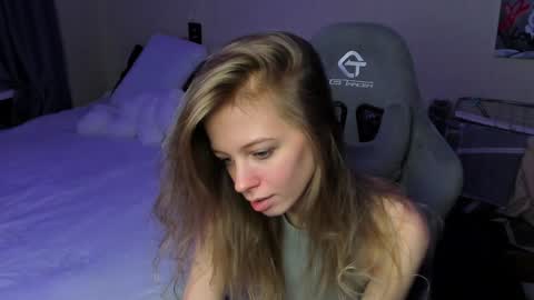 emili_sweet__ online show from 12-16-24, 01:54