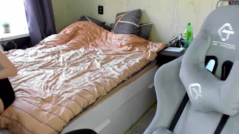 emili_sweet__ online show from 03-01-25, 12:45