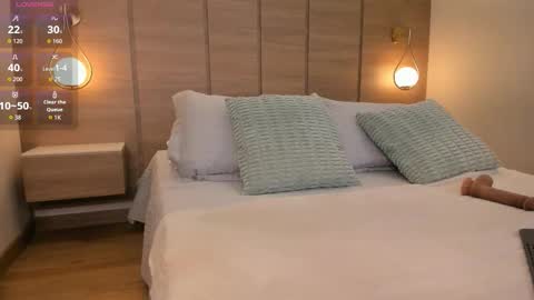 emilia_1040 online show from 09-18-25, 12:18