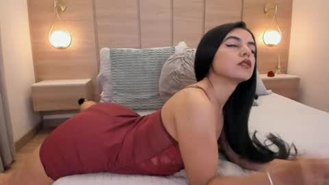 emilia_1040 online show from 04-19-26, 01:32