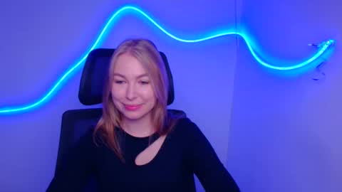 Emilia online show from 09-19-25, 05:20