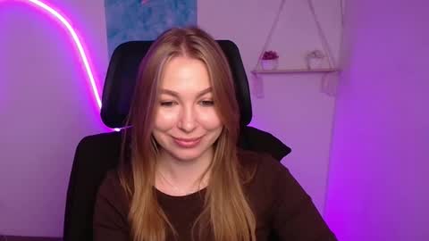 Emilia online show from 11-11-25, 12:38