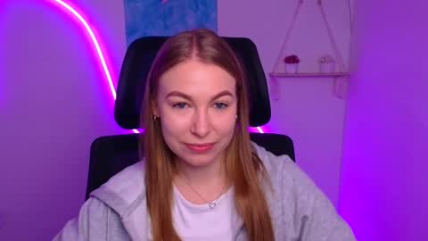 Emilia online show from 11-19-25, 06:24