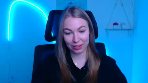 Emilia online show from 12-17-25, 06:30