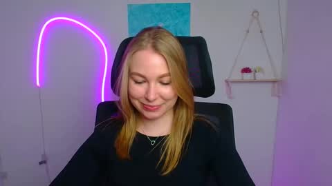 Emilia online show from 04-09-26, 11:26