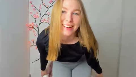 Snapshot of emilia_ilia chatting on 05-02-26, 05:45 Emilia online show from 05-02-26, 05:45