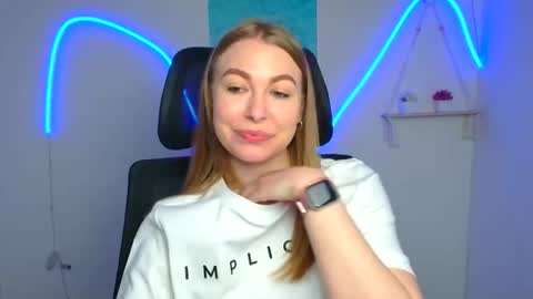 Snapshot of emilia_ilia chatting on 05-05-26, 05:26 Emilia online show from 05-05-26, 05:26