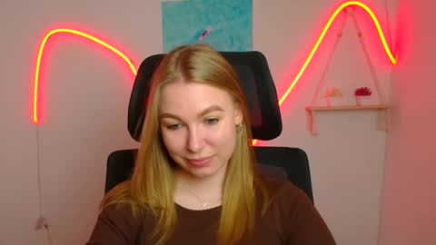 Snapshot of emilia_ilia chatting on 05-16-26, 05:37 Emilia online show from 05-16-26, 05:37