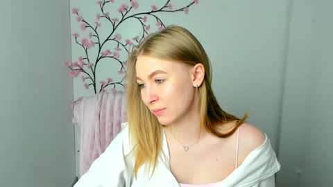 Snapshot of emilia_ilia chatting on 05-20-26, 05:46 Emilia online show from 05-20-26, 05:46