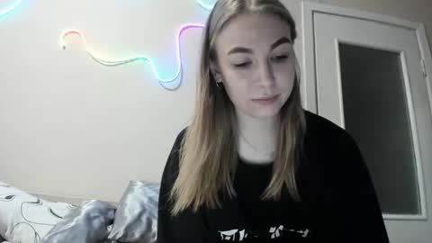 Snapshot of emilia_ilia chatting on 06-04-26, 02:45 Emilia online show from 06-04-26, 02:45