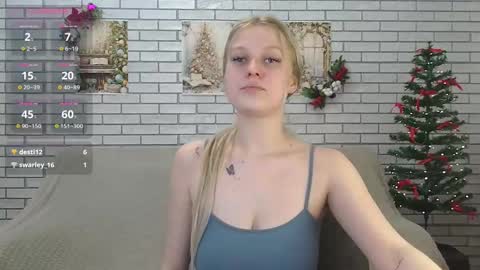 Snapshot of emiliaduchess chatting on 12-30-24, 03:02 Amili online show from 12-30-24, 03:02