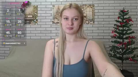 Snapshot of emiliaduchess chatting on 01-09-25, 09:06 Amili online show from 01-09-25, 09:06