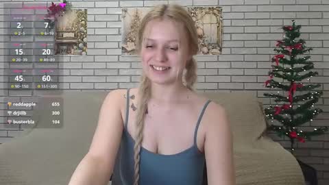 Snapshot of emiliaduchess chatting on 01-14-25, 01:28 Amili online show from 01-14-25, 01:28
