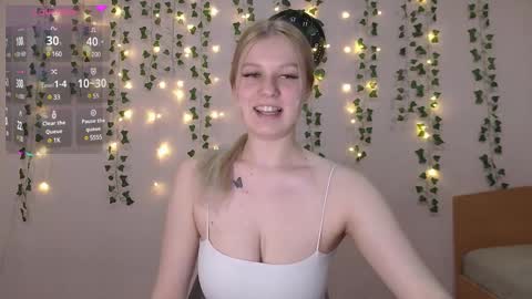 Snapshot of emiliaduchess chatting on 03-07-25, 03:07 Amili online show from 03-07-25, 03:07