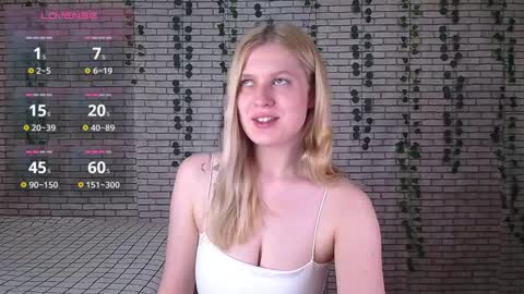 Snapshot of emiliaduchess chatting on 10-01-25, 01:06 Amili online show from 10-01-25, 01:06