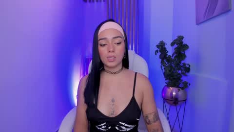 Snapshot of emiliarose_ chatting on 03-02-25, 11:42 EmiliaRose online show from 03-02-25, 11:42