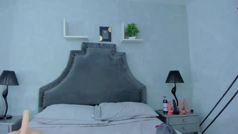 Snapshot of emiliarose_ chatting on 09-12-25, 10:54 EmiliaRose online show from 09-12-25, 10:54