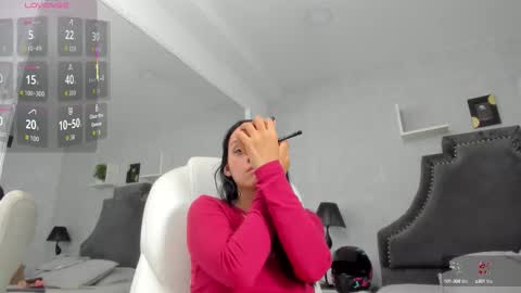 Snapshot of emiliarose_ chatting on 09-18-25, 10:01 EmiliaRose online show from 09-18-25, 10:01