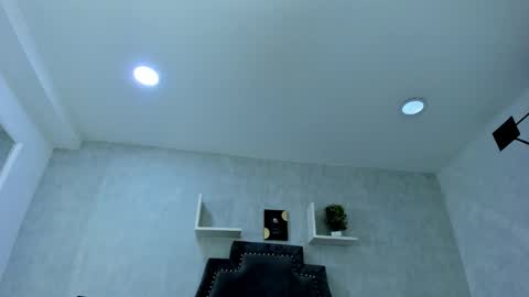 Snapshot of emiliarose_ chatting on 09-21-25, 08:43 EmiliaRose online show from 09-21-25, 08:43