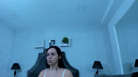 Snapshot of emiliarose_ chatting on 10-12-25, 08:52 EmiliaRose online show from 10-12-25, 08:52