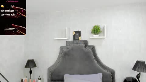 Snapshot of emiliarose_ chatting on 11-06-25, 08:54 EmiliaRose online show from 11-06-25, 08:54