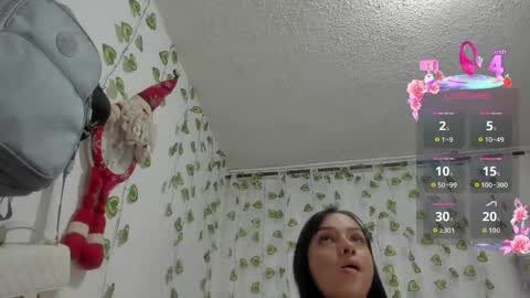 Snapshot of emiliarose_ chatting on 06-07-26, 01:32 EmiliaRose online show from 06-07-26, 01:32