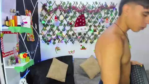 EMILI AND GIN online show from 12-12-24, 05:31