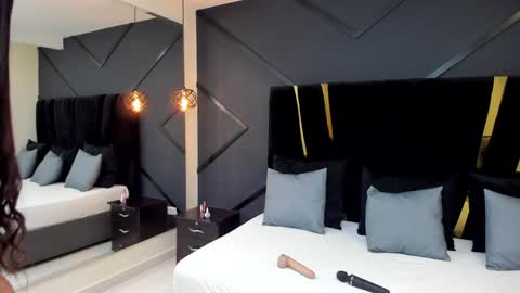 Emillie online show from 01-15-25, 05:15