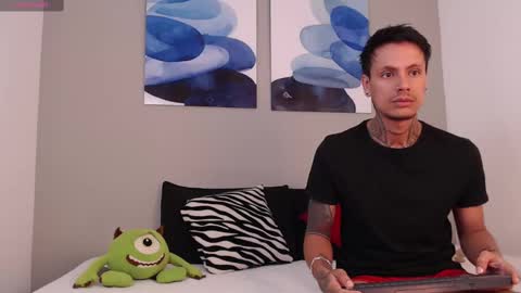 Snapshot of emilio_wolf chatting on 01-17-25, 10:44 EMILIO online show from 01-17-25, 10:44