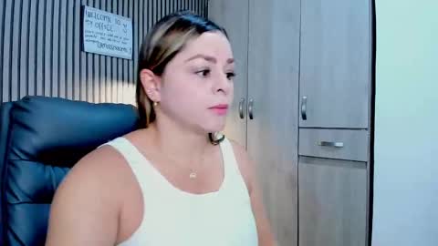 Snapshot of emilirosses chatting on 10-10-25, 12:04 emilirosses online show from 10-10-25, 12:04