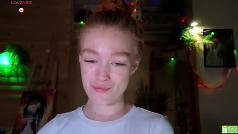 Snapshot of emiliyafox chatting on 11-09-25, 06:06 Emi online show from 11-09-25, 06:06