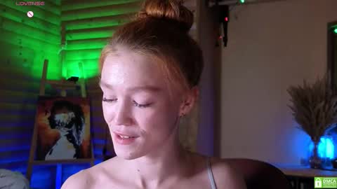 Snapshot of emiliyafox chatting on 11-22-25, 06:45 Emi online show from 11-22-25, 06:45