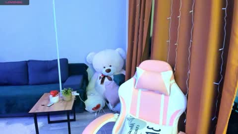 Emiliya online show from 12-22-25, 01:57