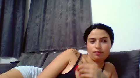 Snapshot of emilly_daniel chatting on 11-17-25, 07:41 Emilly and Daniel online show from 11-17-25, 07:41