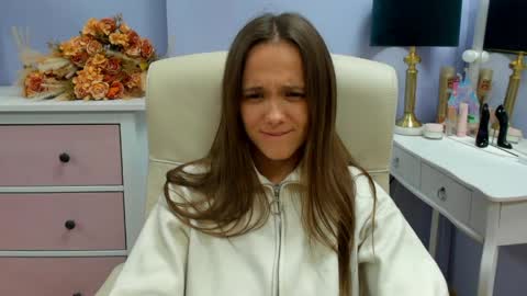 Emilly online show from 05-21-26, 06:42