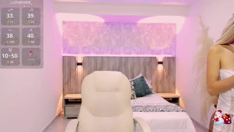 Snapshot of emilly_smith_1 chatting on 12-17-24, 03:17 Emily online show from 12-17-24, 03:17