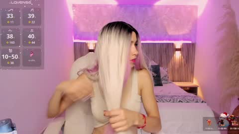 Snapshot of emilly_smith_1 chatting on 12-18-24, 03:26 Emily online show from 12-18-24, 03:26