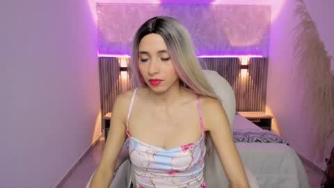 Snapshot of emilly_smith_1 chatting on 01-07-25, 03:24 Emily online show from 01-07-25, 03:24