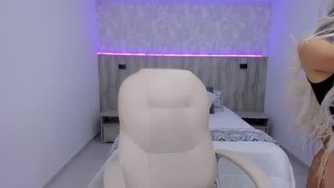 Snapshot of emilly_smith_1 chatting on 02-02-25, 11:51 Emily online show from 02-02-25, 11:51