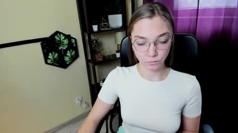 Emilly online show from 02-11-25, 10:15