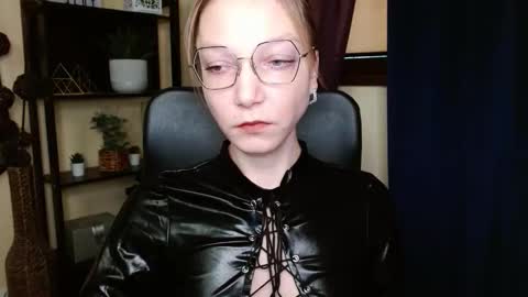 Emilly online show from 02-19-26, 07:04