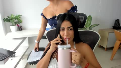 Snapshot of emillybrowm chatting on 09-12-25, 01:55 Emilly online show from 09-12-25, 01:55