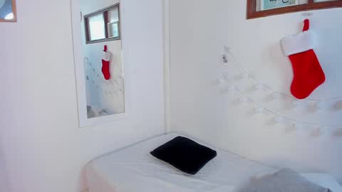 Snapshot of emillygonzalez chatting on 12-06-24, 04:36 .  . online show from 12-06-24, 04:36